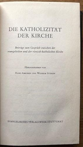 Imagen del vendedor de Die Katholizitt der Kirche. Beitrge zum Gesprch zwischen der evangelischen und der rmisch-katholischen Kirche. a la venta por Antiquariat Lohmann