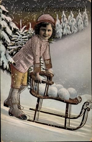 Ansichtskarte / Postkarte Glückwunsch Neujahr, Kind mit Schlitten, Schneebälle, Winterszene