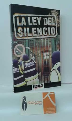 Seller image for LA LEY DEL SILENCIO for sale by Librera Kattigara