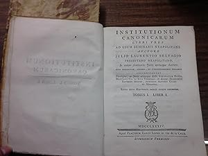 Bild des Verkufers fr INSTITUTIONUM CANONICARUM LIBRI TRES AD USUM SEMINARII NEAPOLITANI. Quas disciplinae, legibus, et consuetudinibus hispaniae adcommodarunt Theologiae, ac Juris utriusque D. Sylvester Pueio, Matthaeis Gil de Sola Thenorio et Licent Franciscus Xaverius Iig zum Verkauf von Libreria Jimenez (Libreria A&M Jimenez)