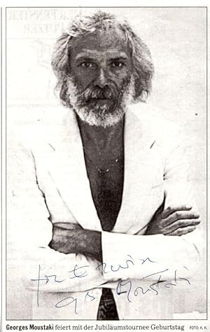 griechisch-französischer Komponist und Sänger (1934-2013). Portraitphotographie (ca. 17 x 10 cm) ...