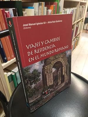Seller image for Viajes y cambios de residencia en el mundo romano for sale by Libros Antuano