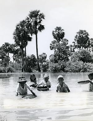 Fisherboys Sinoun little Cambodian Old Photo Wertheimer 1968