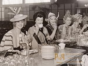 Imagen del vendedor de London Olympia Hair and Beauty Fair Tea Break Women Fashion Old Photo 1930 a la venta por Bits of Our Past Ltd