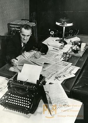 Russia Moscow J Vicktorov Journalist newspaper Pravda Typewriter Old Photo 1947