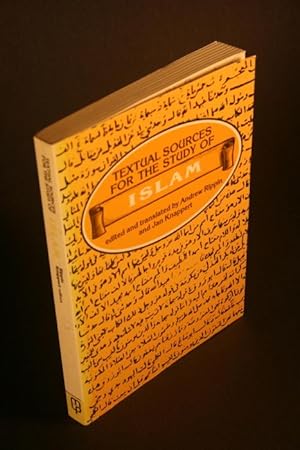 Immagine del venditore per Textual Sources for the Study of Islam. Edited and translated by Andrew Rippin and Jan Knappert venduto da Steven Wolfe Books