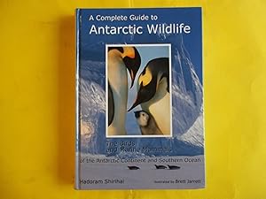 Imagen del vendedor de A Complete Guide to Antarctic Wildlife: The Birds and Marine Mammals of the Antarctic Continent and Southern Ocean a la venta por Carmarthenshire Rare Books