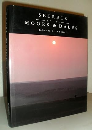 Imagen del vendedor de Secrets of the Moors and Dales a la venta por Washburn Books