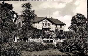 Bild des Verkufers fr Ansichtskarte / Postkarte Sielbeck Eutin in Ostholstein, Hotel zum Uklei, Gesamtansicht, Blick aus dem Vorgarten zum Verkauf von akpool GmbH