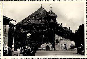 Bild des Verkufers fr Ansichtskarte / Postkarte Konstanz am Bodensee, Konzil, begrnte Fassade, Passanten zum Verkauf von akpool GmbH