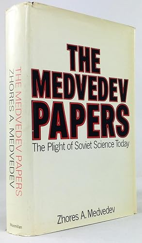 Bild des Verkufers fr The Medvedev Papers. Fruitful Meetings between Scientists of the World. Secrecy of Correspondence is Guaranteed by Law. Translated from the Russian by Vera Rich. With a foreword by John Ziman, F.R.S. zum Verkauf von Antiquariat Heiner Henke