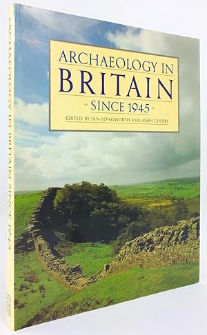 Image du vendeur pour Archaeology in Britain since 1945. New Directions. With contributions by Nick Ashton, John Cherry, John Hurst, Ian Longworth, Timothy Potter, Valery Rigby, Leslie Webster. With line illustrations by Simon James. mis en vente par Antiquariat Heiner Henke
