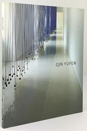 Seller image for Qin Yufen. Katalog anlsslich der Ausstellungen "Du Bist Nicht Fremd, Du Bist Fremd", Kunstverein Gttingen e. V. Knstlerhaus, Gttingen 9. September - 21. Oktober 2001 ; "Mirage", Kunstverein Solothurn, Palais Besenval, Solothurn, 22. September - 13. Oktober 2001 ; "Treibende Heimat", Hermann-Voith-Galerie, Kunstmuseum Heidenheim, Picasso-Plakate- und Druckgraphiksammlung, Heidenheim, 14. Februar - 7. April 2002. Katalogredaktion: Helmut Wenzel, Rafael Vostell, Qin Yufen. In deutscher und englischer Sprache. for sale by Antiquariat Heiner Henke