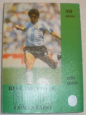 Imagen del vendedor de Reglamento de futbol comentado. Foto de Maradona en cubierta a la venta por Aaromadelibros