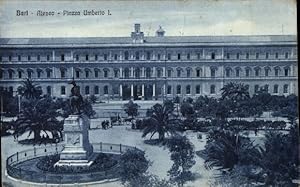 Bild des Verkufers fr Ansichtskarte / Postkarte Bari Puglia, Ateneo, Piazza Umberto I., Denkmal zum Verkauf von akpool GmbH