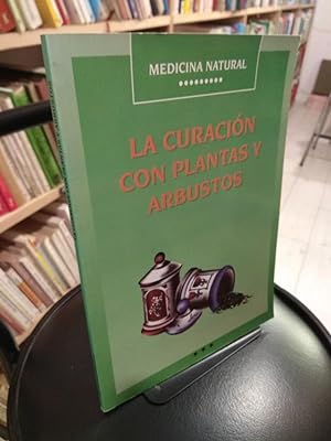 Immagine del venditore per La curacin con plantas y arbustos venduto da Libros Antuano