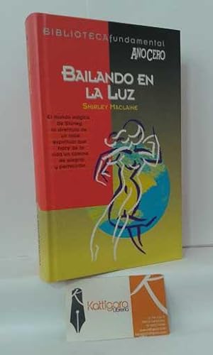 Image du vendeur pour BAILANDO EN LA LUZ mis en vente par Librera Kattigara