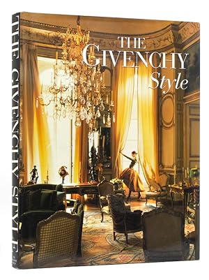 Bild des Verkufers fr The Givenchy Style. Foreword by Hubert [James Tuffin] de Givenchy zum Verkauf von James Cummins Bookseller, ABAA