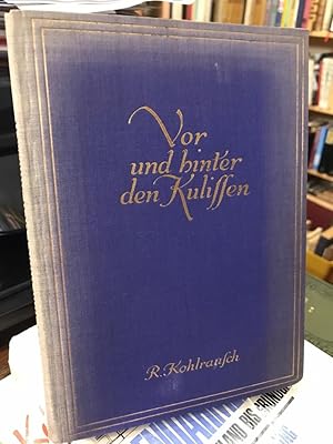 Imagen del vendedor de Vor und hinter den Kulissen. Theatererinnerungen eines alten Kritikers. a la venta por Altstadt-Antiquariat Nowicki-Hecht UG