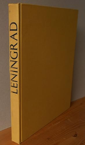 LENINGRAD (Fotogr. von Colin Jones) Aus dem Engl.