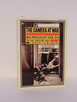 Bild des Verkufers fr The Camera at War. A history of war photography from 1848 to the present day. zum Verkauf von Kunstantiquariat Rolf Brehmer