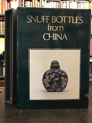 Imagen del vendedor de Snuff Bottles From China : The Victoria and Albert Museum Collection a la venta por Foster Books - Stephen Foster - ABA, ILAB, & PBFA