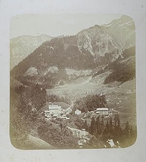Bild des Verkufers fr Originalfotografie (Albumin auf Karton verso mit Fotografenstempel) von Peter Kleinlercher. Zell am See um 1868, 20,2 x 19,2 cm zum Verkauf von Antiquariat Johannes Mller