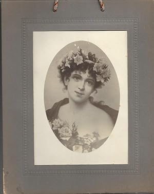 Sept Portraits Romantiques Photographiques D'actrices Vers 1880