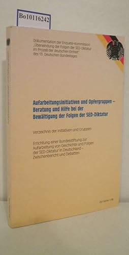 Bild des Verkufers fr Aufarbeitungsinitiativen und Opfergruppen - Beratung und Hilfe bei der Bewltigung der Folgen der SED-Diktatur Errichtung einer selbstndigen Bundesstiftung des ffentlichen Rechts zur Aufarbeitung von Geschichte und Folgen der SED-Diktatur in Deutschland - Zwischenbericht und Debatten [Dokumentation der Enquete-Kommission "berwindung der Folgen der SED-Diktatur im Proze der Deutschen Einheit" des 13. Deutschen Bundestages Verzeichnis der Initiativen und Gruppen] / [Hrsg.: Deutscher Bundestag, Referat ffentlichkeitsarbeit] zum Verkauf von ralfs-buecherkiste