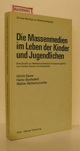 Imagen del vendedor de Die Massenmedien im Leben der Kinder und Jugendlichen. Eine Studie zur Mediensozialisation im Spannungsfeld von Familie, Schule und Kameraden. ( Zrcher Beitrge zur Medienpdagogik) . a la venta por ralfs-buecherkiste