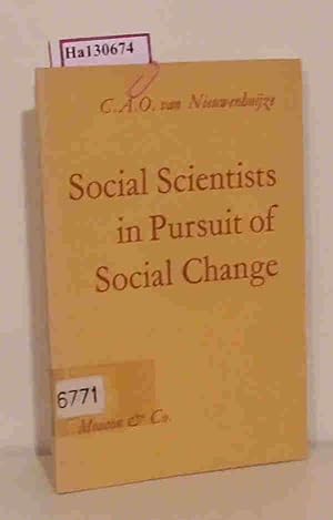 Bild des Verkufers fr Social Scientists in Pursuit of Social Change. (= Publications of the Institute of Social Studies, Vol. XI). zum Verkauf von ralfs-buecherkiste