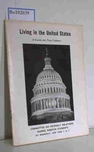 Seller image for Living in the United States, A guide for new visitors for sale by ralfs-buecherkiste