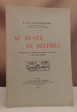 Bild des Verkufers fr Au Muse de Delphes. Recherches sur quelques monuments archaiques et leur dcor Sculpt. zum Verkauf von Dieter Eckert