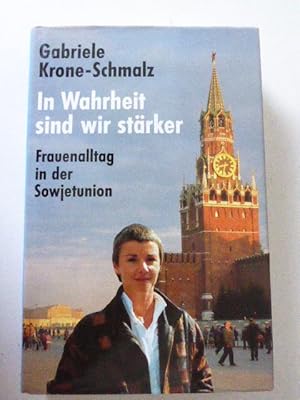 Bild des Verkufers fr In Wahrheit sind wir strker. Frauenalltag in der Sowjetunion. Alle Fotos von Lothar Schmalz, Moskau. Hardcover mit Schutzumschlag zum Verkauf von Deichkieker Bcherkiste