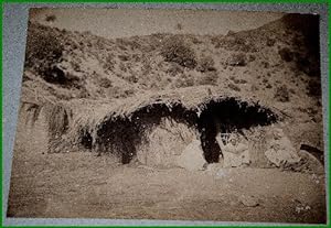 Grande photographie anciennes originale (Vers 1880). Tirage albuminé d'époque monté sur carton bl...