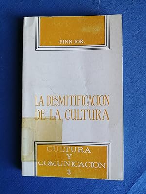 Seller image for La desmitificacin de la cultura for sale by Perolibros S.L.