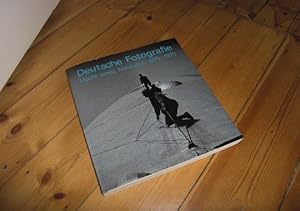 Image du vendeur pour Deutsche Fotografie. Macht Eines Mediums 1870 - 1970. mis en vente par Antiquariat Clement