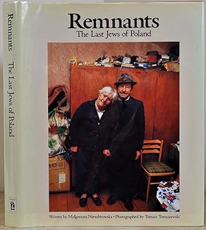 Imagen del vendedor de REMNANTS: The Last Jews of Poland. Signed by the author Malgorzata Niezabitowska and the photographer Tomasz Tomaszewski. a la venta por Kurt Gippert Bookseller (ABAA)