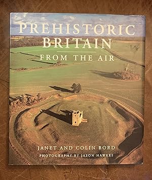 Bild des Verkufers fr Prehistoric Britain From The Air zum Verkauf von Three Geese in Flight Celtic Books