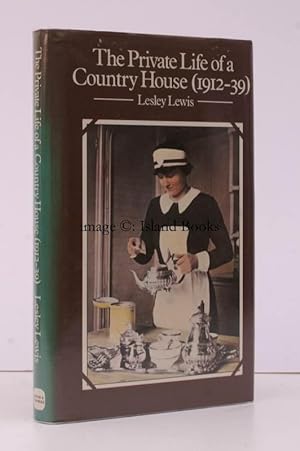 Imagen del vendedor de The Private Life of a Country House (1912-1939). a la venta por Island Books