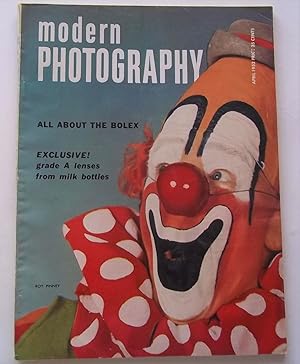 Bild des Verkufers fr Modern Photography (April 1952) Magazine zum Verkauf von Bloomsbury Books