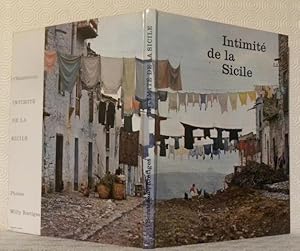 Imagen del vendedor de Intimit de la Sicile. Photographies de W. Roettges. a la venta por Bouquinerie du Varis