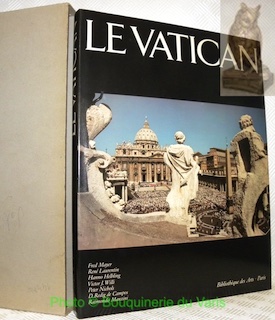 Bild des Verkufers fr Le Vatican. Photographies de Fred Mayer. zum Verkauf von Bouquinerie du Varis