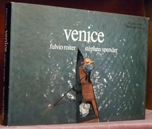 Bild des Verkufers fr VENICE. With 182 photographs in full colour by Fulvio Roiter. Introduction by Stephen Spender. zum Verkauf von Bouquinerie du Varis