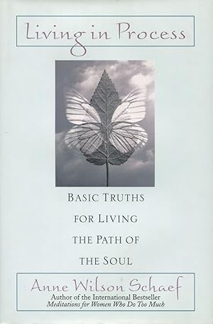 Bild des Verk�ufers f�r Living in Process: Basic Truths for Living the Path of the Soul zum Verkauf von Kenneth A. Himber