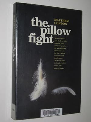 Immagine del venditore per The Pillow Fight venduto da Manyhills Books