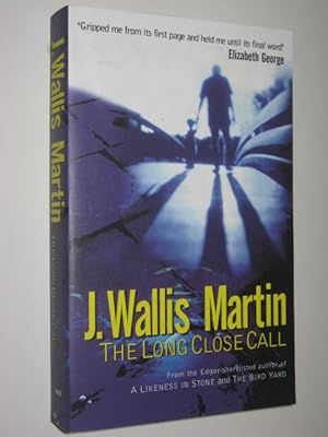 Immagine del venditore per The Long Close Call venduto da Manyhills Books