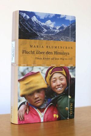 Bild des Verkufers fr Flucht ber den Himalaya - Tibets Kinder auf dem Weg ins Exil zum Verkauf von AMSELBEIN - Antiquariat und Neubuch