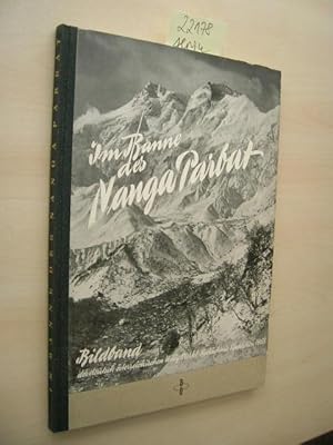 Seller image for Im Banne des Nanga Parbat. Bildband der deutsch-sterreichischen Willy-Merkl-Gedchtnisexpedition 1953 zum Nanga Parbat. for sale by Klaus Ennsthaler - Mister Book