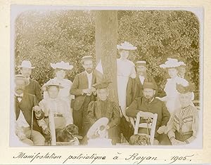 France, Groupe de manifestants patriotiques à Royan 1905, Vintage citrate print